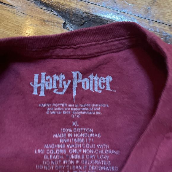 Harry Potter Gryffindor Quidditch T Shirt Men's Size XL Red Short Sleeve Solid - Picture 3 of 5